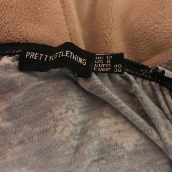 PRETTY LITTLE THINGS FLOWERLY DRESS - Picture 3 of 3